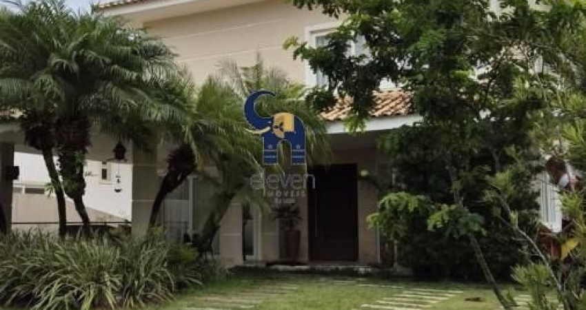 EXCELENTE CASA A VENDA  ALPHAVILLE 1 6/4 SENDO 4 SUITES, HOME E COZINHA COM 2 DEPENDENCIAS E 4 VAGAS CONDOMÍNIO ITAPARICA.