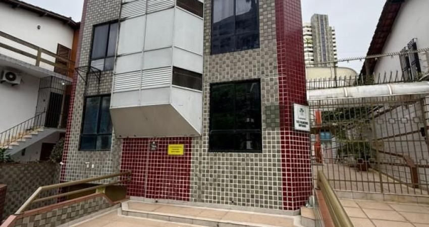 EXCLUSIVIDADE  ELEVEN IMÓVEIS   PRÉDIO COMERCIAL EM SALVADOR, NO ACUPE BROTAS , COM 805M², 22 SALAS, 15 VAGAS. IDEAL PARA NEGÓCIOS! PRÓXIMO A ESCOLAS E HOSPITAIS. SEGURANÇA E INFRAESTRUTURA COMPLETAS!