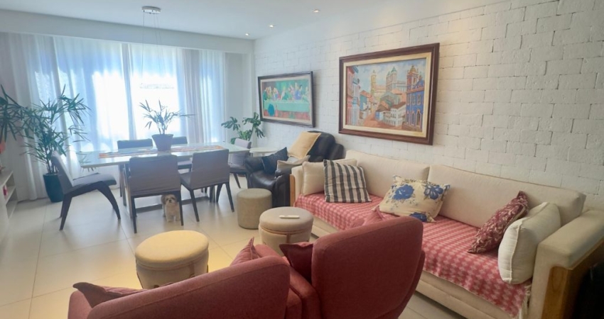 APARTAMENTO PARA VENDA, NO BAIRRO PITUBA, COM 3 DORMITÓRIOS, SENDO 3 SUÍTES, POSSUI 5 BANHEIROS, 2 VAGAS DE GARAGEM, 2 SALAS, 