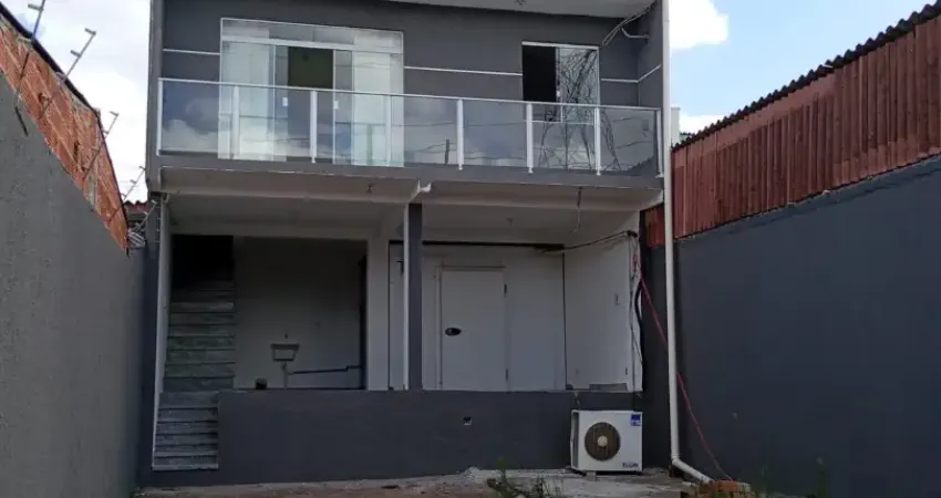 Sobrado com dois quartos na rua José Pires da Silva no Campo de Santana