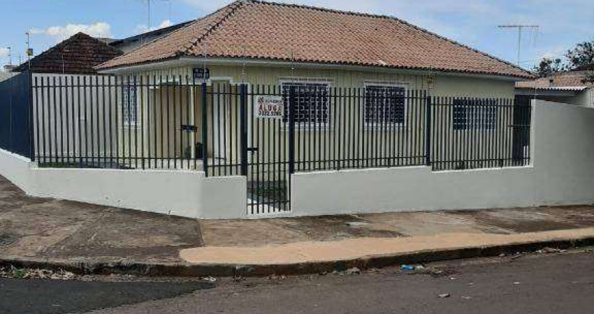 Casa com 3 dormitórios para alugar, 120 m² por R$ 1.500,00/mês - Vila Ziober - Londrina/PR