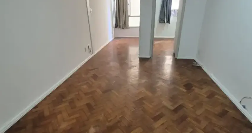 Ótimo apartamento com 2 quartos e vaga no coração de copacabana