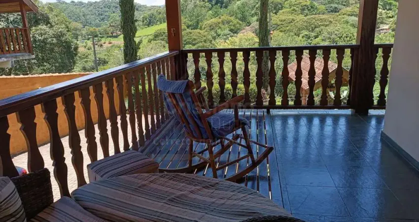 Casa em Santo Antônio do Pinhal: Espaço e Conforto!