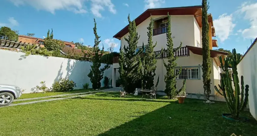 Venda: Casa no Centro com Vista  Santo Antônio do Pinhal