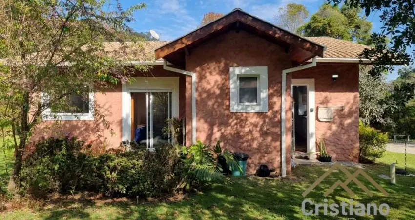 Casa térrea com suíte à venda em Santo Antônio do Pinhal