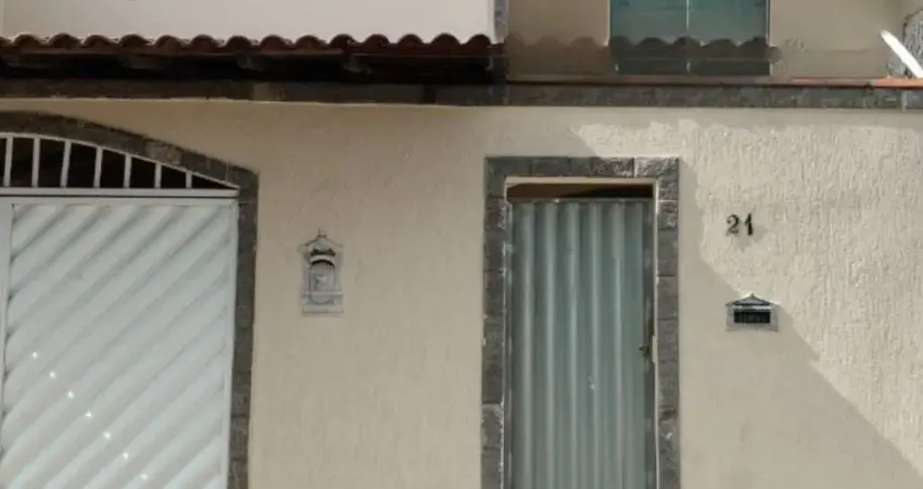 Ótima casa duplex com possibilidade de 2 casas, 200 MTS da iaraquã