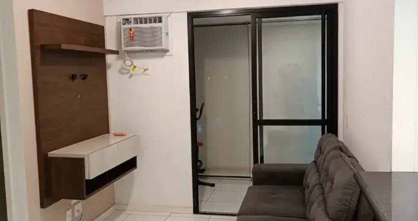 Excelente apartamento no 4° andar reformado c/ 2 qrts, direito uso laje. Ac/Financiamento