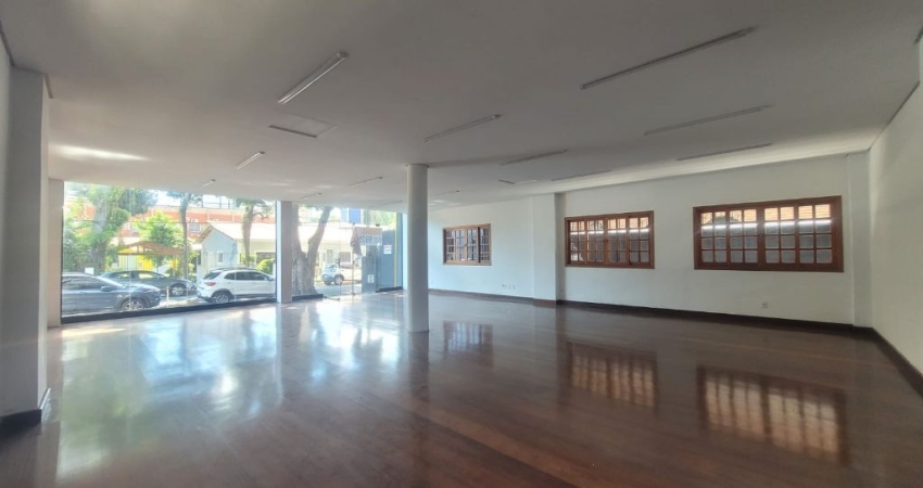 Casa sobrado comercial no Jd. Esplanada para locação.