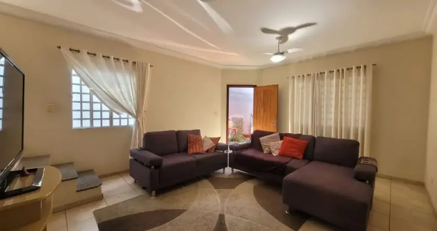 Sobrado com vista para a praça alvorada – 3 dormitórios, 2 vagas, espaço e conforto em uma das melhores localizações do bairro