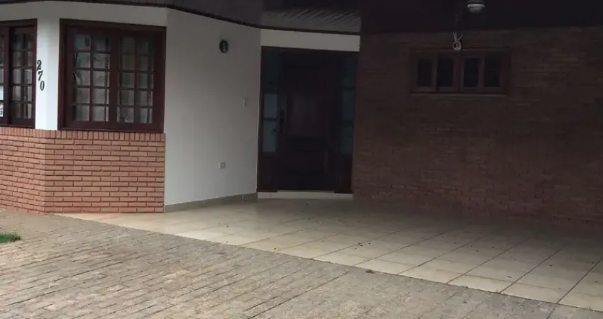 Sobrado espaçoso no condomínio jardim das colinas – para locação