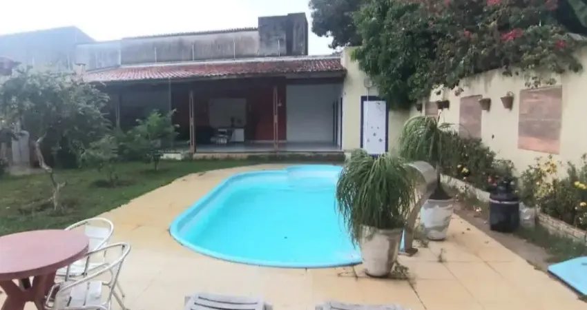 Ampla casa em ponta negra, com super terreno e maravilhosa área de lazer