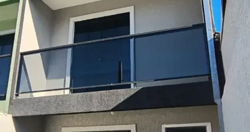 Lindo e espaçoso sobrado no sitio cercado - 101m² - 3 quartos ( 1 suíte)