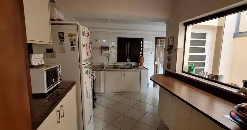 Casa para Locação em Taubaté, Jardim Eulália, 4 dormitórios, 4 suítes, 2 banheiros, 2 vagas