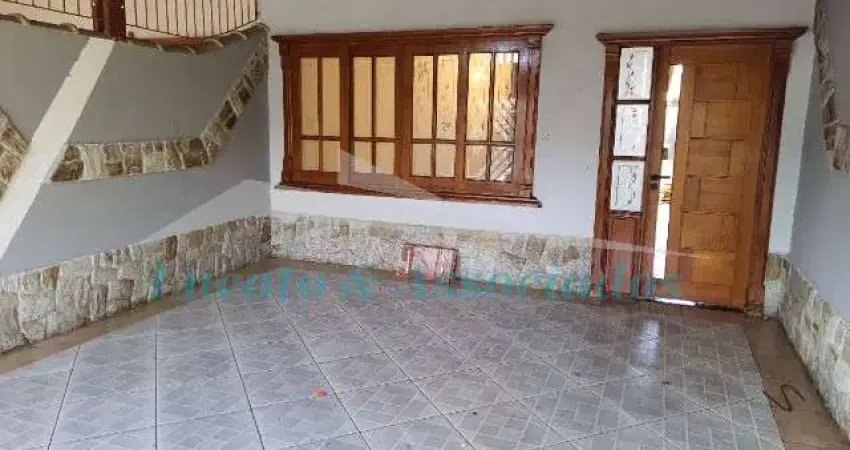 Casa à venda em Praia Grande-SP, bairro Maracanã: 3 quartos, 1 suíte, 1 sala, 2 banheiros, 2 vagas de garagem, 123,50 m² de área.