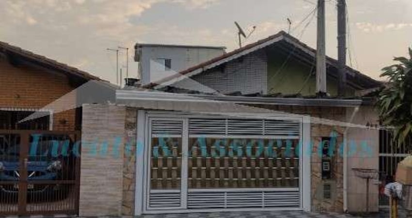 Edícula tipo sobrado para locação na Vila Mirim em Praia Grande SP, 02 dormitórios sendo 02 suítes, sala, cozinha, banheiro e área de serviço. sem vag