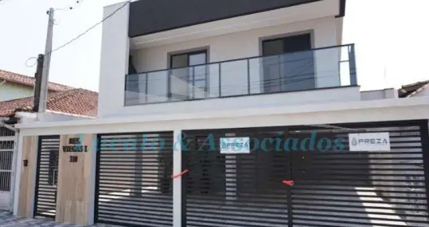 Excelente oportunidade: Sobrado em Condomínio à venda em Praia Grande-SP, no Maracanã! 2 quartos, sala ampla, banheiro completo, 1 vaga de garagem e 60,33 m² de área!