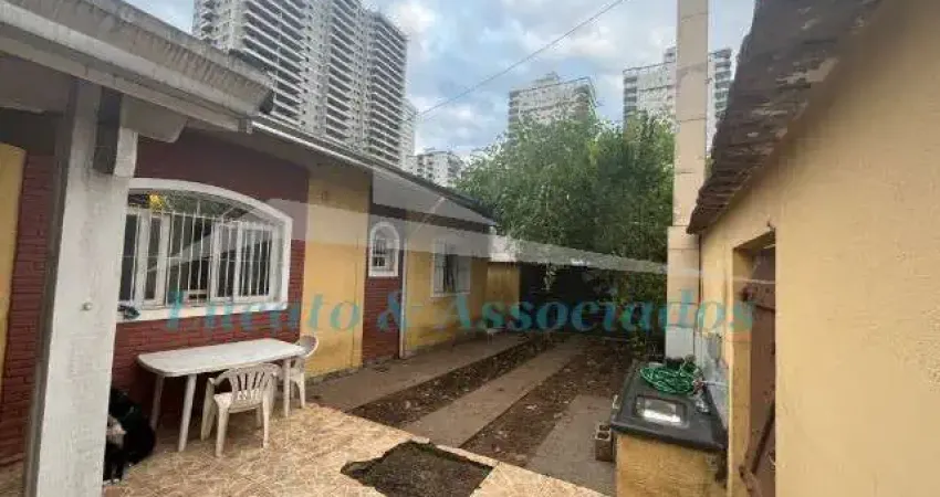 Casa isolada, no Canto do Forte, Praia Grande SP, sendo 02 dormitorios, 01 suite, 01 banheiro, sala e cozinha, 02 vagas de garagem, excelente localiza