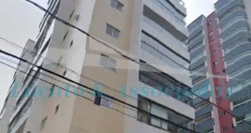 Apartamento na ocian, 01 dormitório, sala de jantar/estar com sacada gourmet.