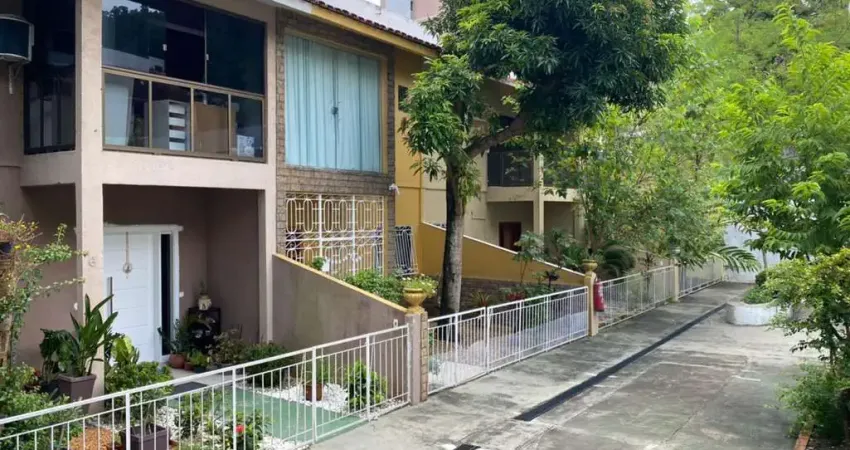 Casa em condomínio fechado com 3 quartos para alugar no Aleixo, Manaus 