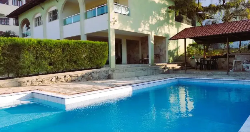 Ponta negra: espetacular casa triplex com piscina em terreno arborizado de 900m²