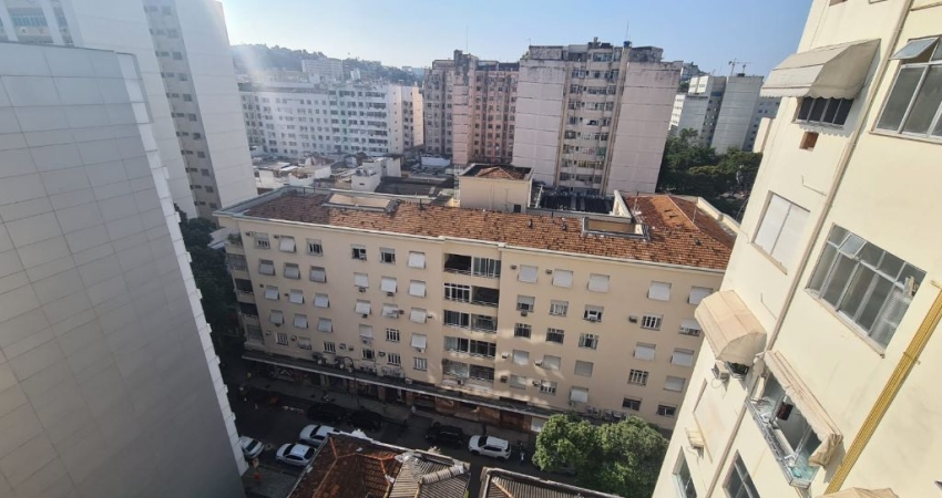Excelente apartamento reformado 01 quarto no Catete- RJ