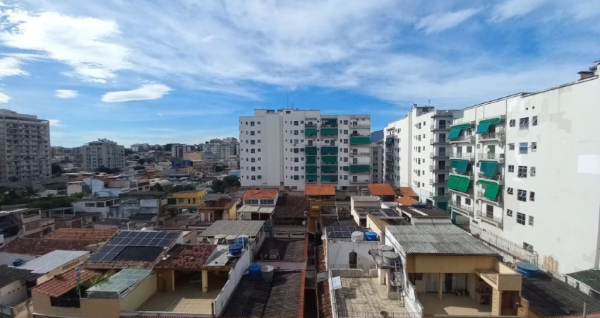 Apartamento 02 quartos com dependência- Engenho de Dentro