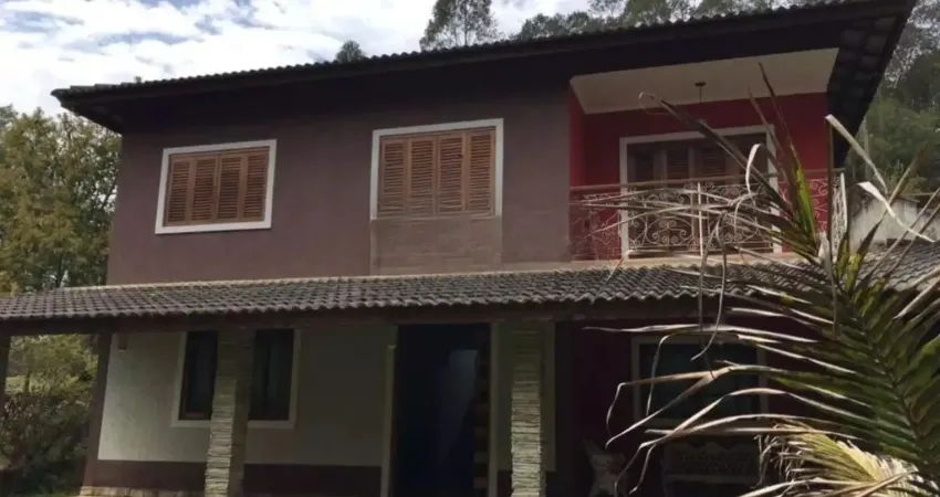 Linda casa de campo ou para moradia, tranquila e segura a poucos kms de são paulo