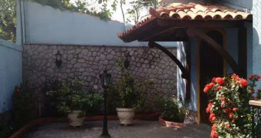 Casa com 4 quartos à venda na Avenida Presidente Roosevelt, São Francisco, Niterói