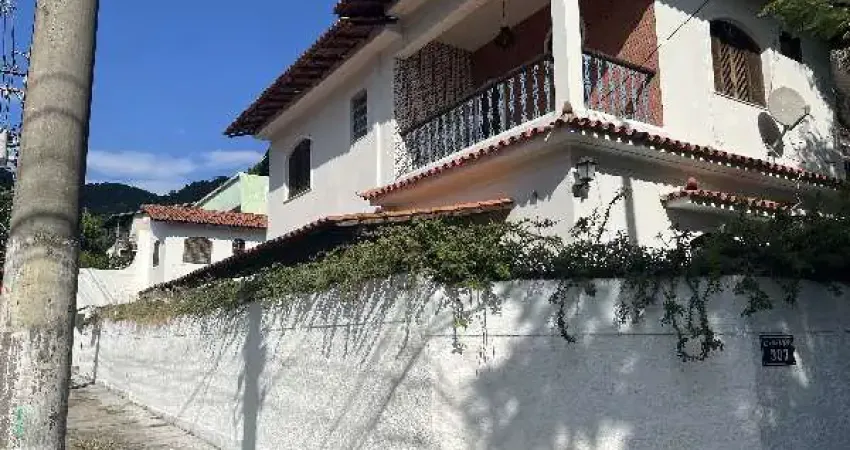 Casa com 4 quartos à venda na Rua Tupininquins, São Francisco, Niterói