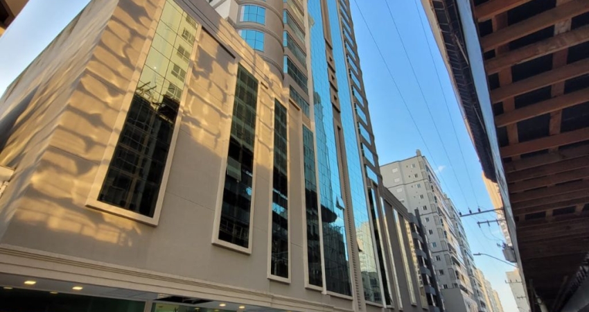 Apartamento com 3 quartos à venda em Meia Praia, Itapema 
