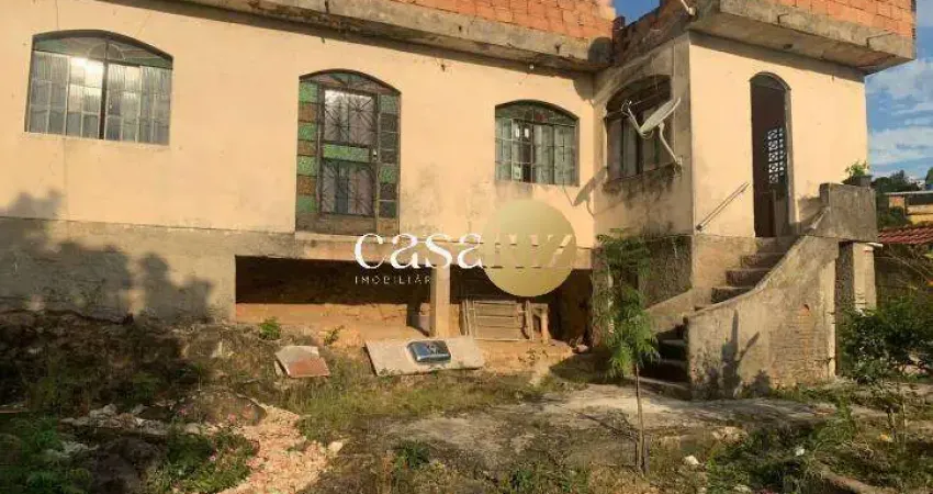 Casa com loja localizada no bairro Canaã/Ibirité
