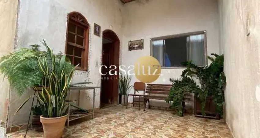 Casa localizada no bairro Icaivera/ Betim