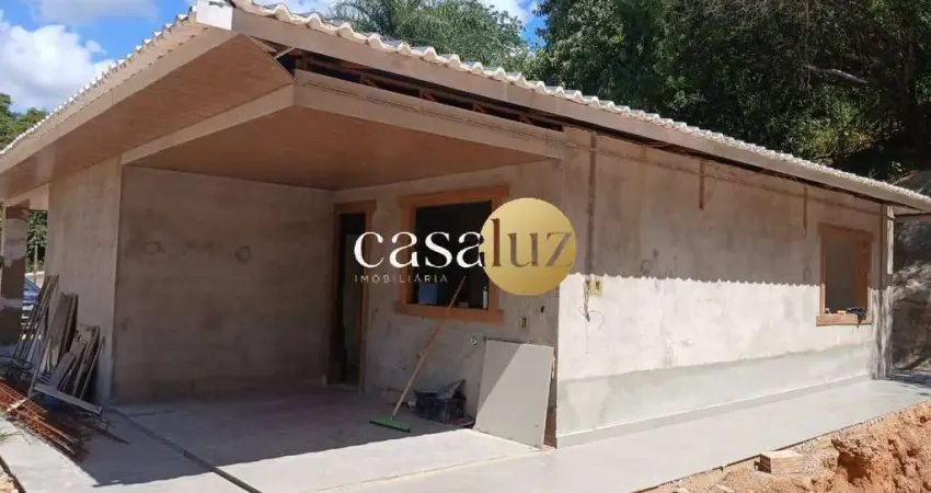Sítio em fase de acabamento localizado no bairro Serra Azul /Sarzedo