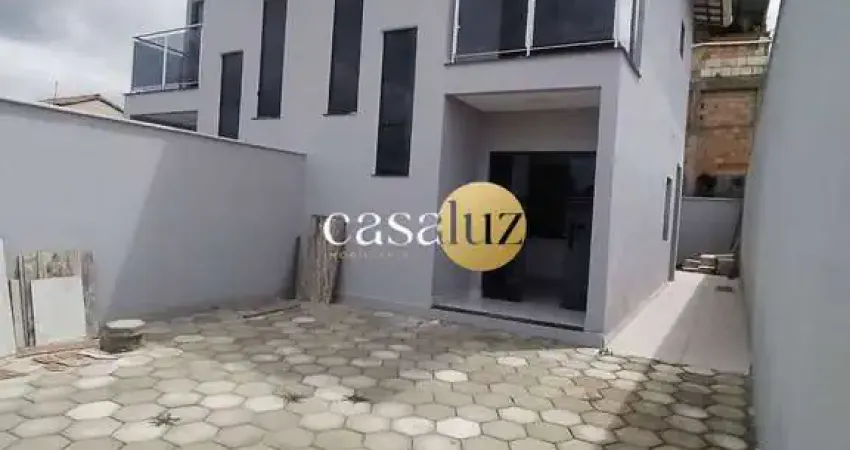 Casa duplex geminada localizada no bairro Serra Azul /Sarzedo