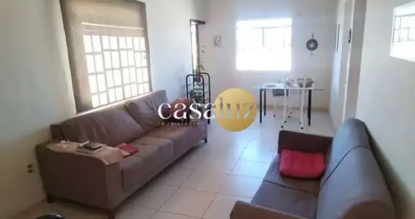 2 casas localizadas no bairro Tirol /Belo Horizonte