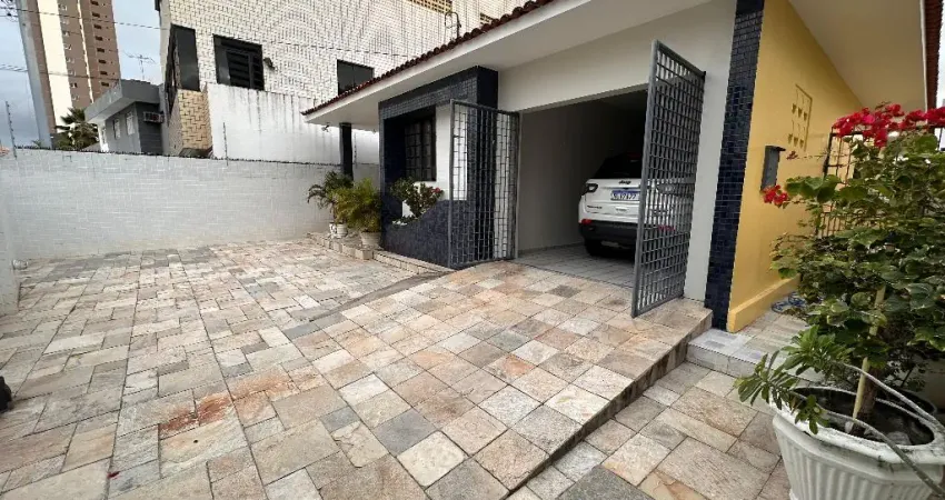 Casa com 3 quartos à venda na Avenida Maria Rosa, 5, Manaíra, João Pessoa