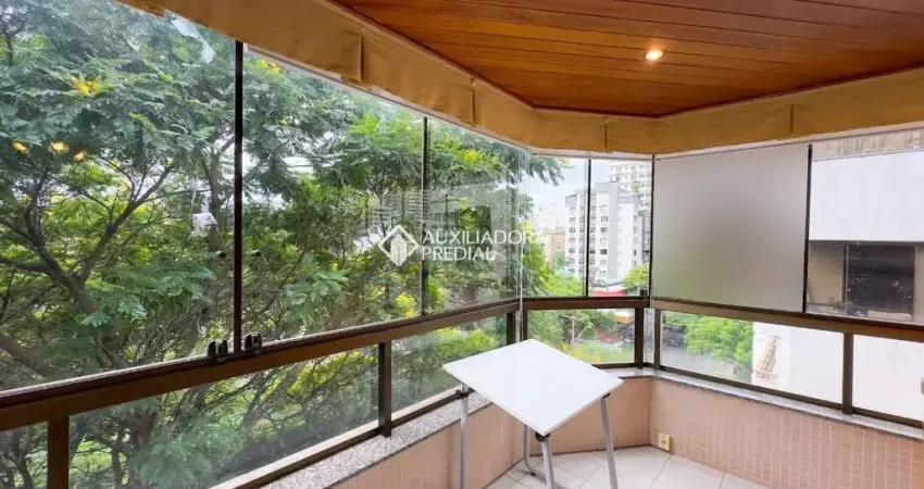 Apartamento com 3 quartos para alugar na Rua Carlos Trein Filho, 775, Auxiliadora, Porto Alegre