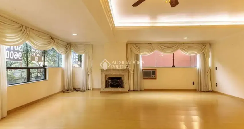 Apartamento com 3 quartos para alugar na Avenida Lavras, 654, Petrópolis, Porto Alegre