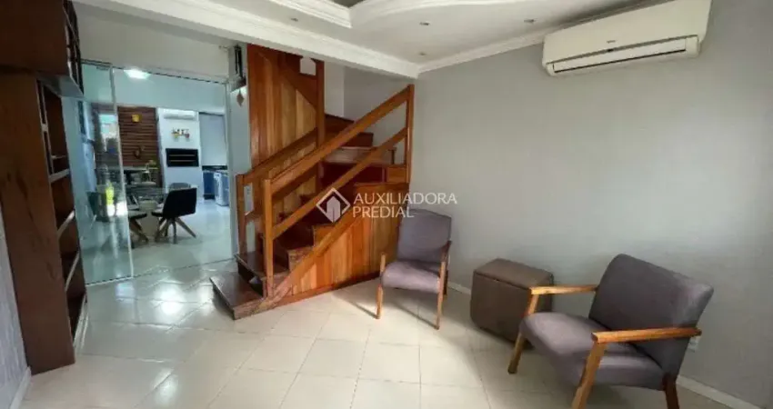 Casa em condomínio fechado com 2 quartos para alugar na Avenida José Aloísio Filho, 889, Humaitá, Porto Alegre