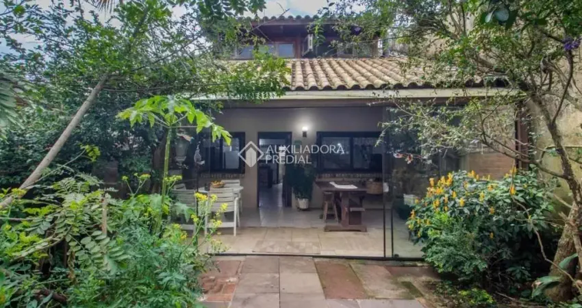 Casa em condomínio fechado com 3 quartos para alugar na Rua São Benedito, 649, Jardim do Salso, Porto Alegre