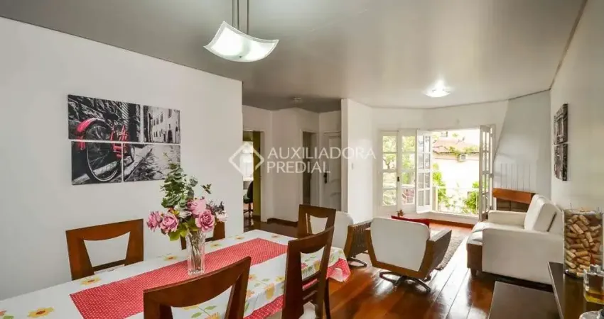 Casa em condomínio fechado com 4 quartos para alugar na Rua Professor Antônio José Remião, 15, Espírito Santo, Porto Alegre