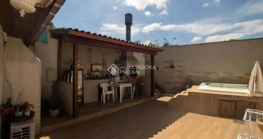 Casa em condomínio fechado com 3 quartos para alugar na Rua Professor Clemente Pinto, 692, Medianeira, Porto Alegre