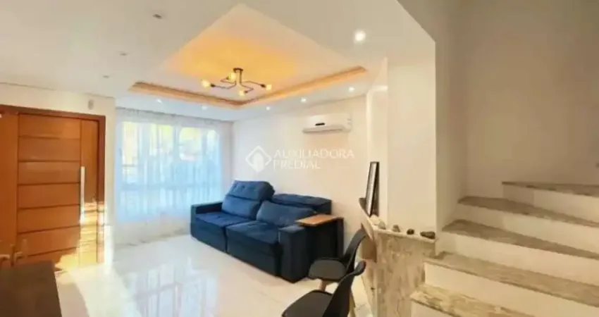 Casa em condomínio fechado com 3 quartos para alugar na Rua Henrique Anawate, 650, Guarujá, Porto Alegre