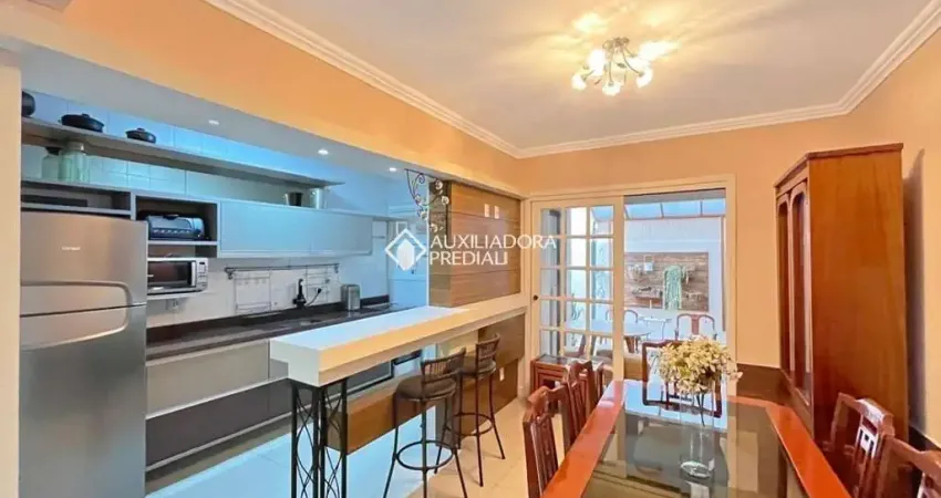 Casa em condomínio fechado com 3 quartos para alugar na Avenida Coronel Marcos, 1608, Pedra Redonda, Porto Alegre