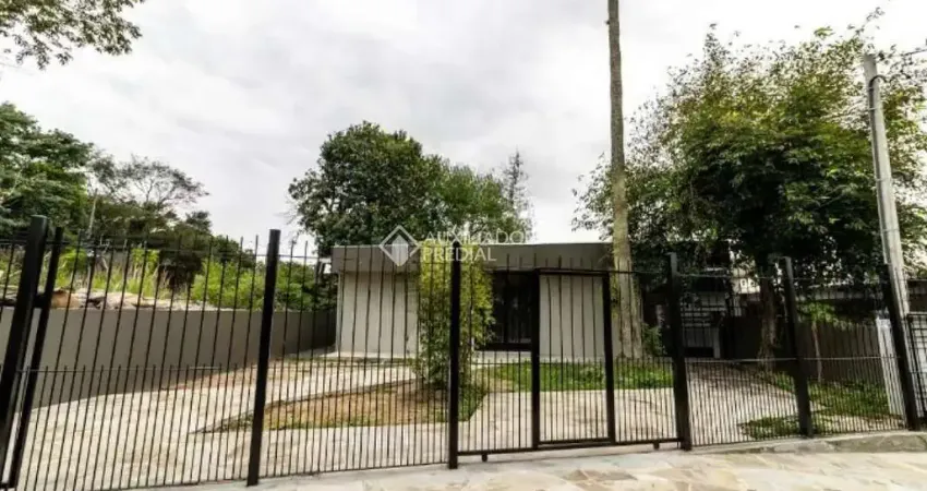 Casa em condomínio fechado com 3 quartos para alugar na Avenida Guarujá, 395, Guarujá, Porto Alegre