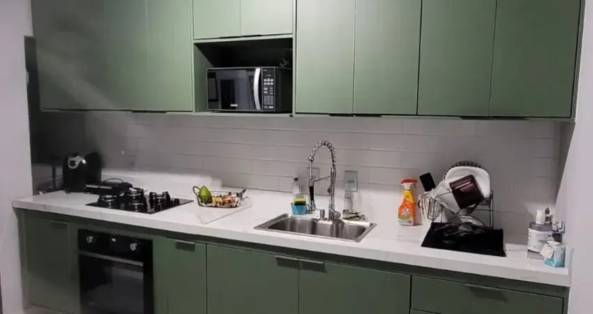Apto com sala ampla, 2 dormitórios e 1 vaga próximo ao centro, excelente oportunidade de negócios.