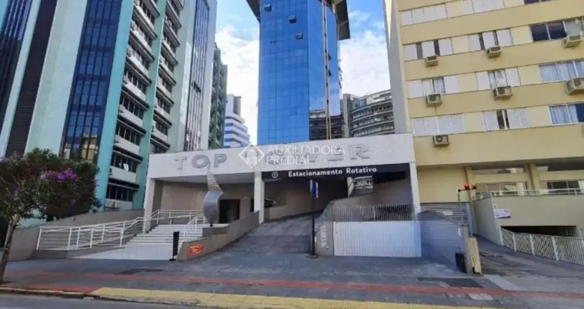 Apartamento para alugar na Rua Esteves Júnior, 50, Centro, Florianópolis