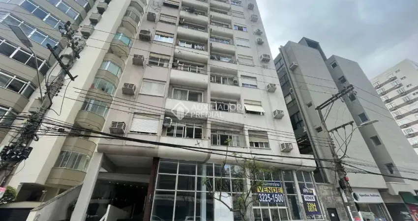 Apartamento com 3 quartos para alugar na Avenida Professor Othon Gama D'Eça, 891, Centro, Florianópolis