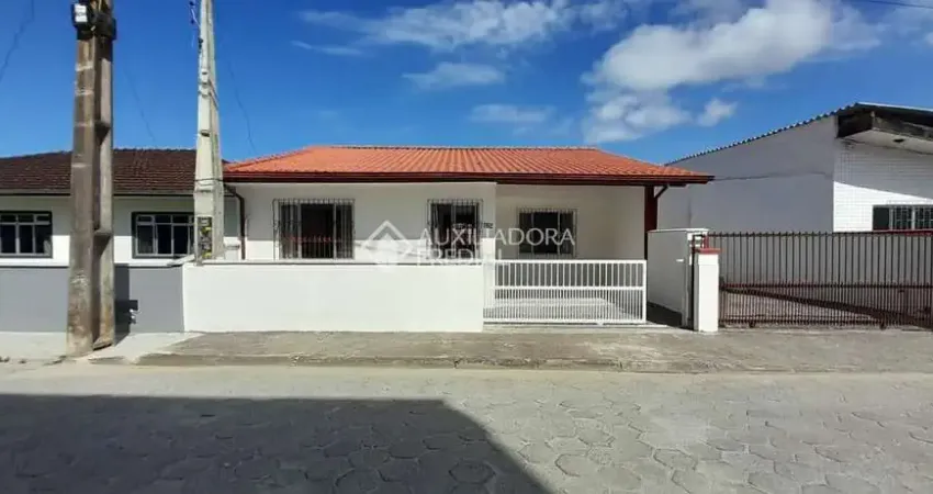 Casa em condomínio fechado com 2 quartos para alugar na Rua Lupércio Domingos Espíndola, 152, Barra do Aririú, Palhoça