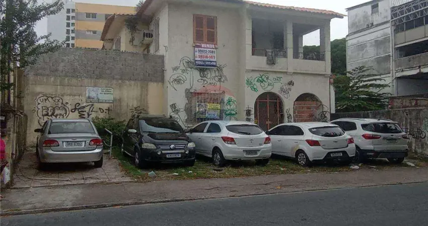 CASA  NO BAIRRO DA ENCRUZILHADA, Residencial ou Comercial.
